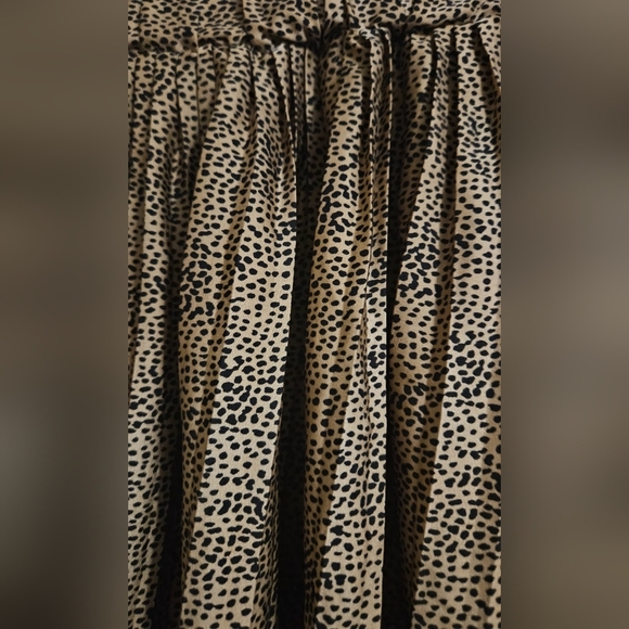 SINCERLY JULES Cheetah print pleated accordian style midi skirt. Size small - Picture 8 of 9